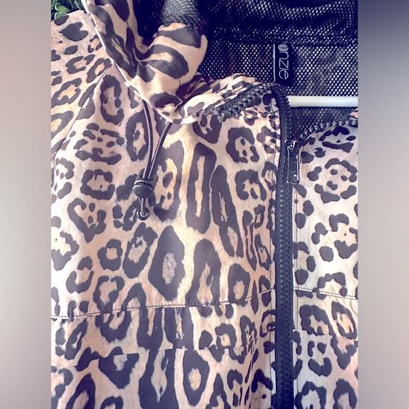 Leopard Long Sleeve Hooded Bomber Jacket w/ Pockets - Picture 3 of 6